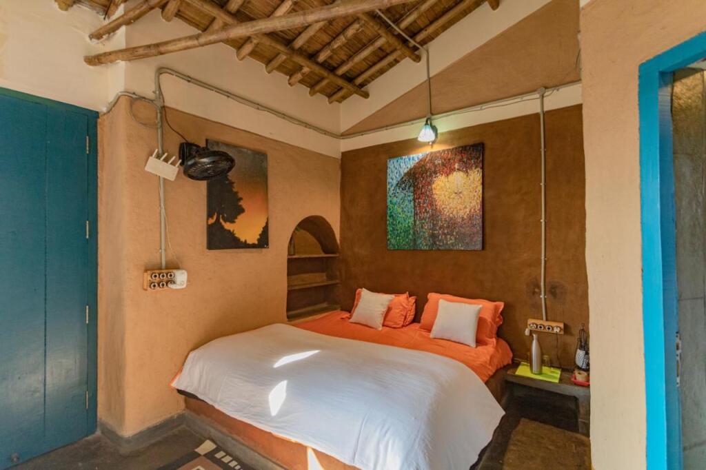 Массури: SaffronStays Kaivalya - pet-friendly sustainable mudhouse