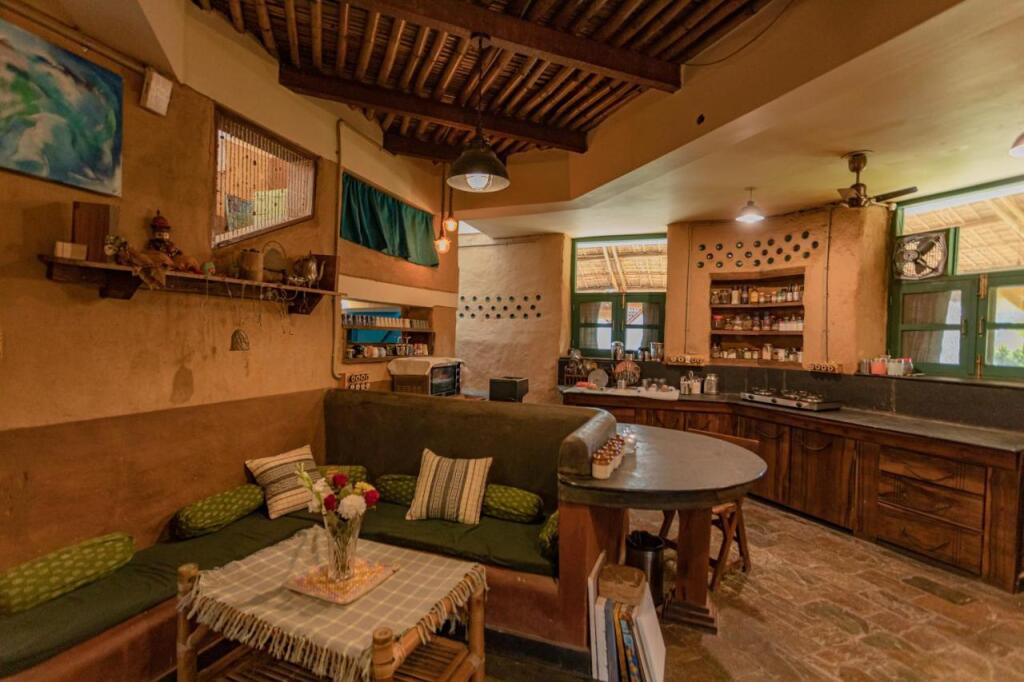 Массури: SaffronStays Kaivalya - pet-friendly sustainable mudhouse