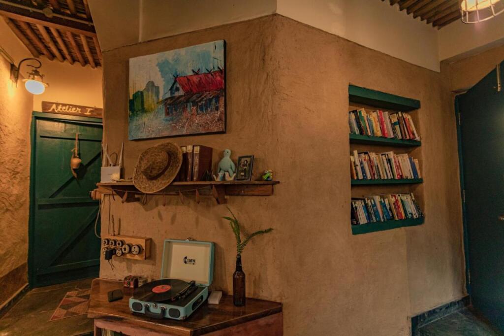Массури: SaffronStays Kaivalya - pet-friendly sustainable mudhouse