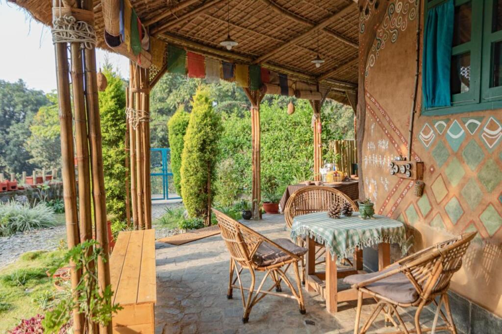 Массури: SaffronStays Kaivalya - pet-friendly sustainable mudhouse