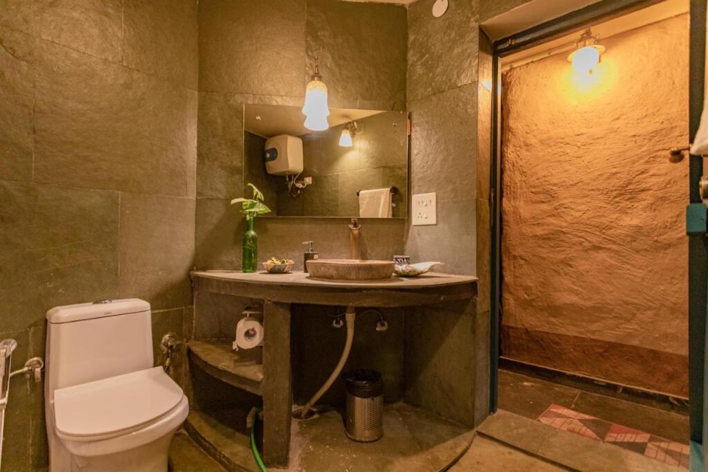Массури: SaffronStays Kaivalya - pet-friendly sustainable mudhouse