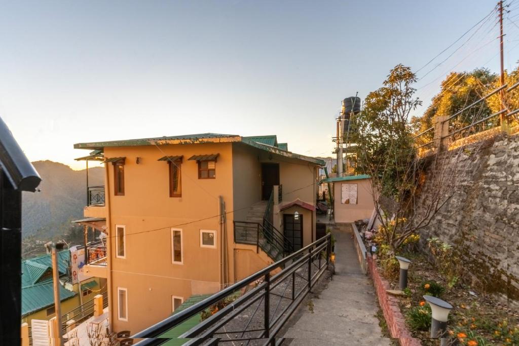 Наинитал: Saffronstays the Overlook, Nainital - All Clear Roads