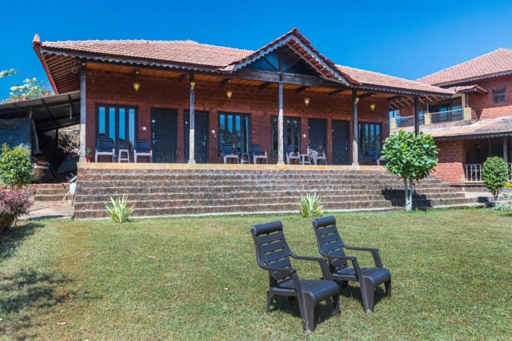 Даполи: SaffronStays Athaang, Dapoli