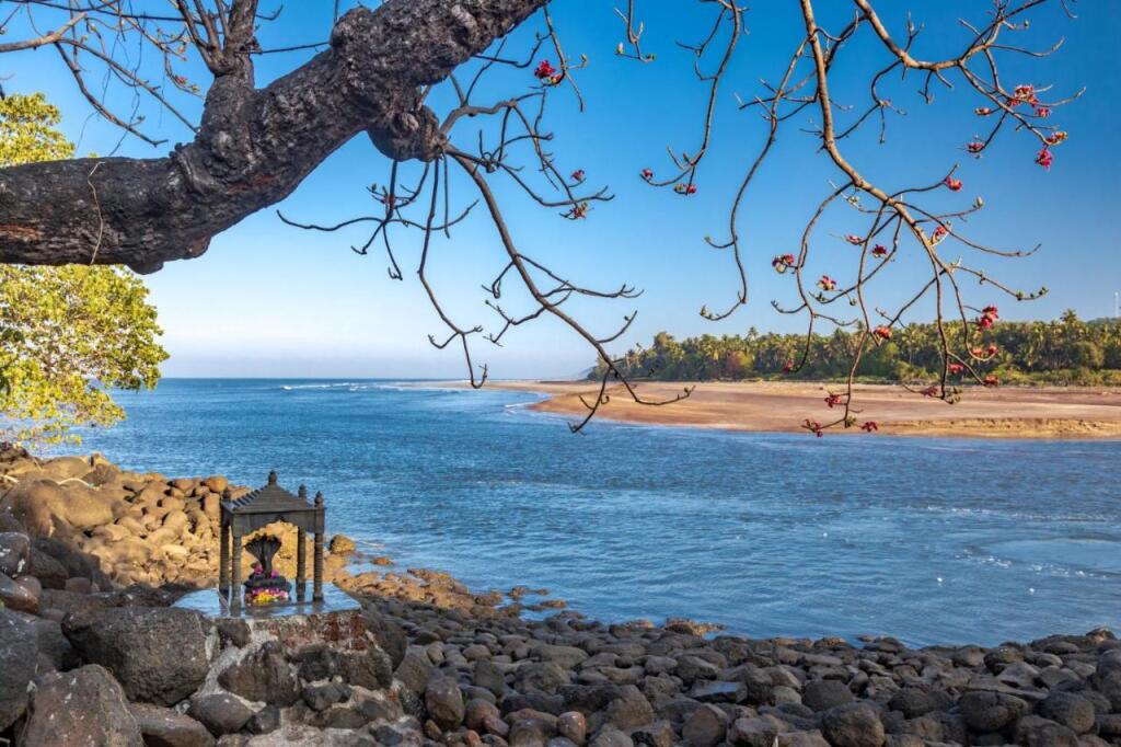 Даполи: SaffronStays Athaang, Dapoli