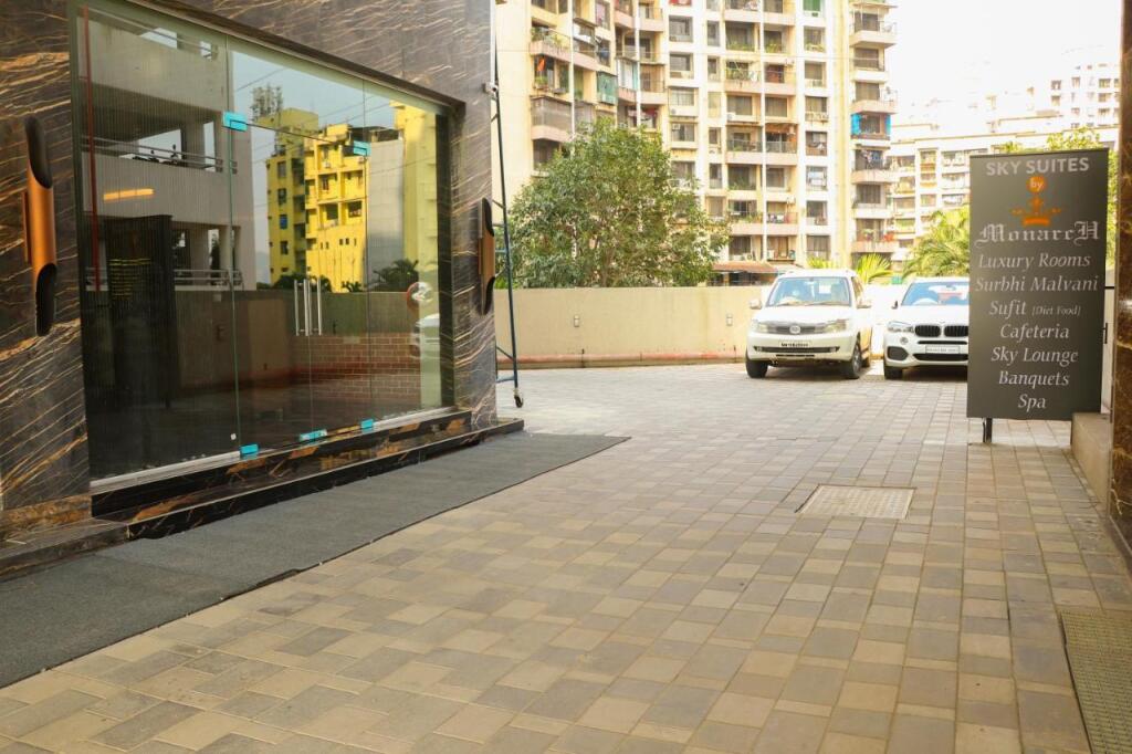 Skysuites By Monarch, Sanpada, Vashi - Navi Mumbai — фото 1