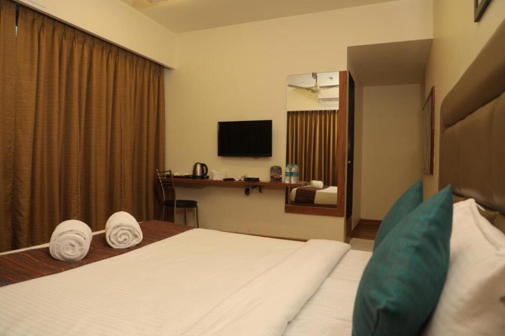 Skysuites By Monarch, Sanpada, Vashi - Navi Mumbai — фото 6