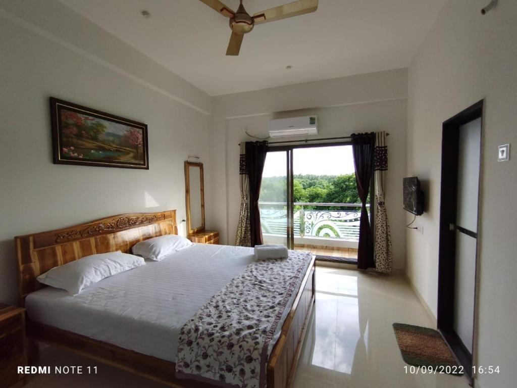 Даполи: Hotel Kavijay Sea View