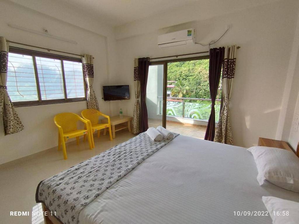 Даполи: Hotel Kavijay Sea View