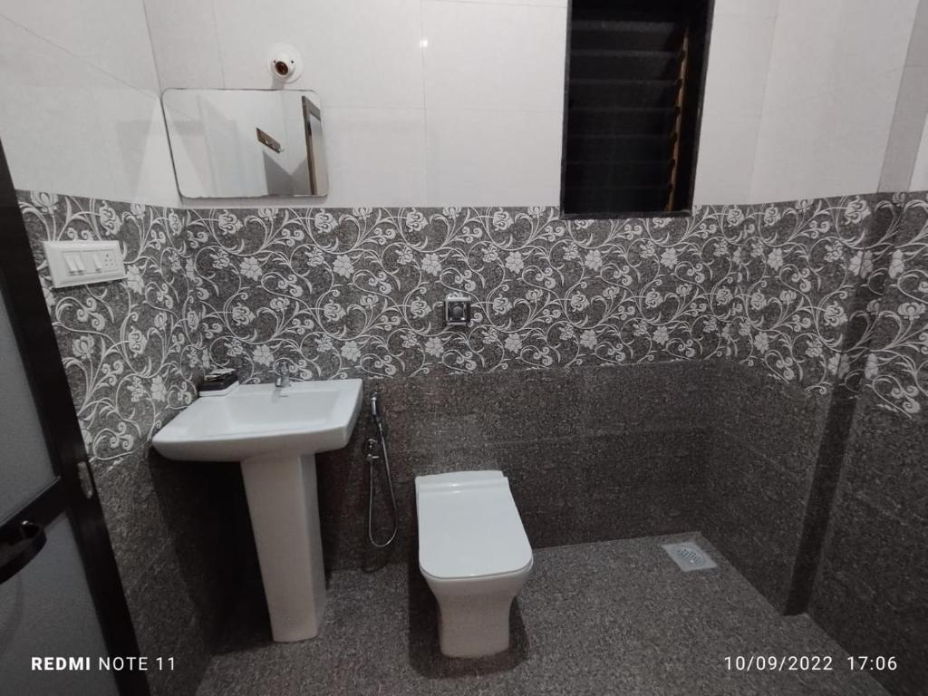 Даполи: Hotel Kavijay Sea View