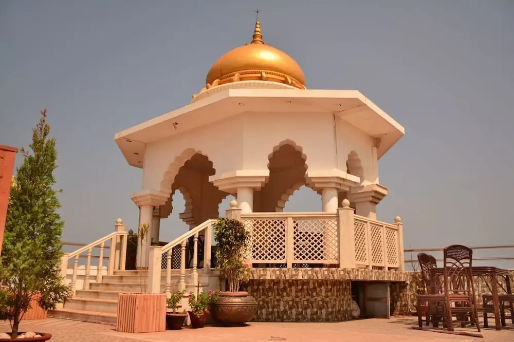 Пури: NRS Royal Palace