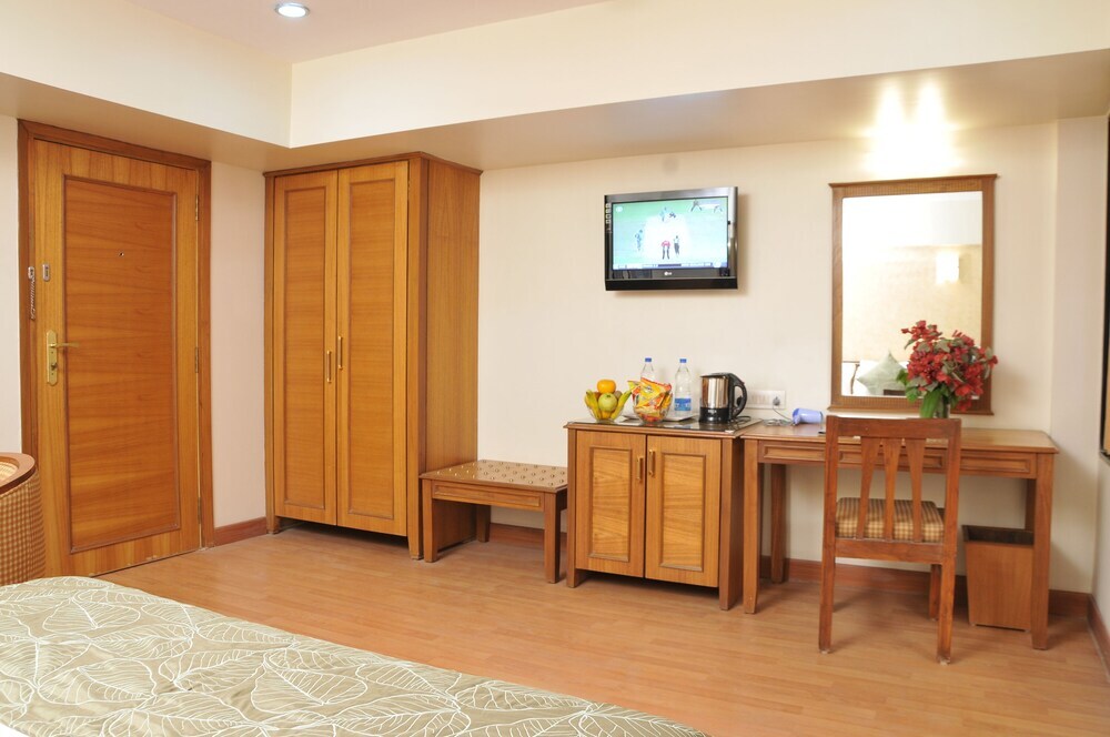 Ширди: Hotel Goradia