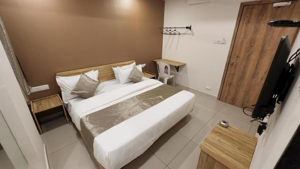 Раджкот: Hotel Nova Shine