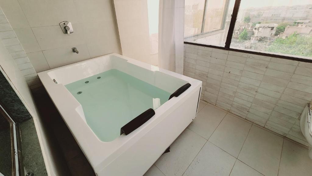 Раджкот: Nova Hotel New Crossroad