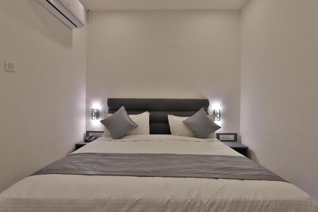 Раджкот: Nova Hotel New Crossroad