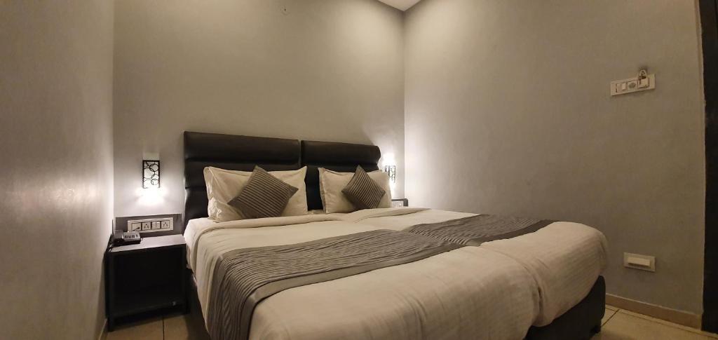 Раджкот: Nova Hotel New Crossroad