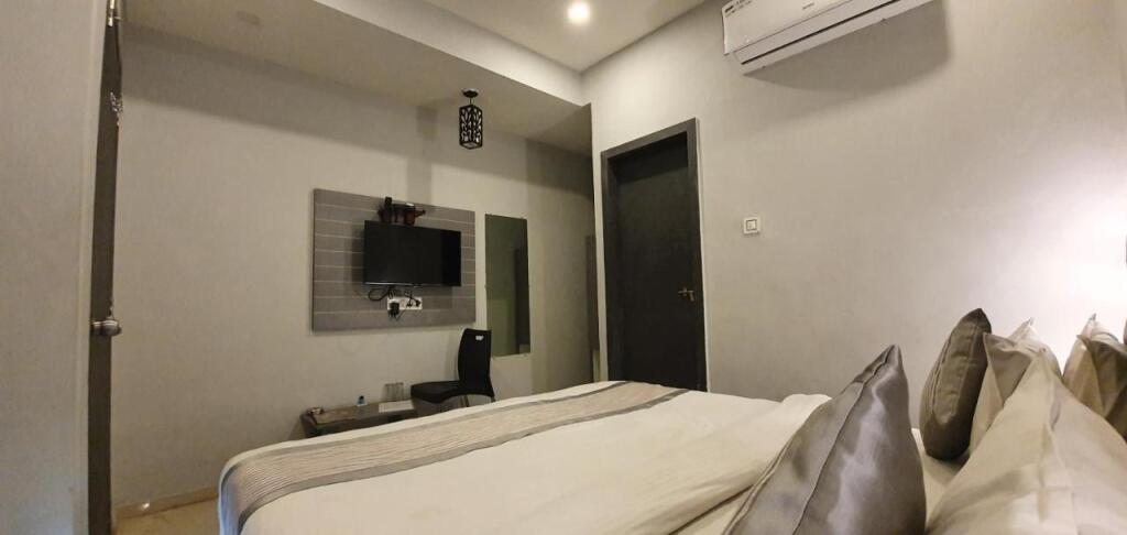 Раджкот: Nova Hotel New Crossroad