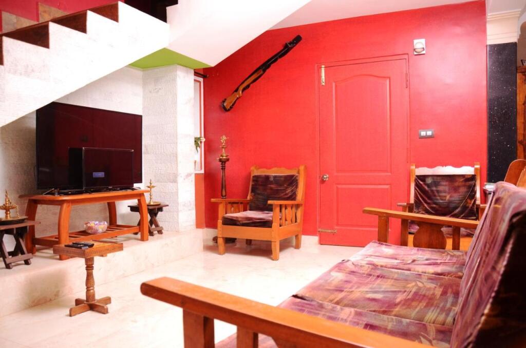 Мадикери: Vaishnavi Villa-Family Home In A Residential Area.