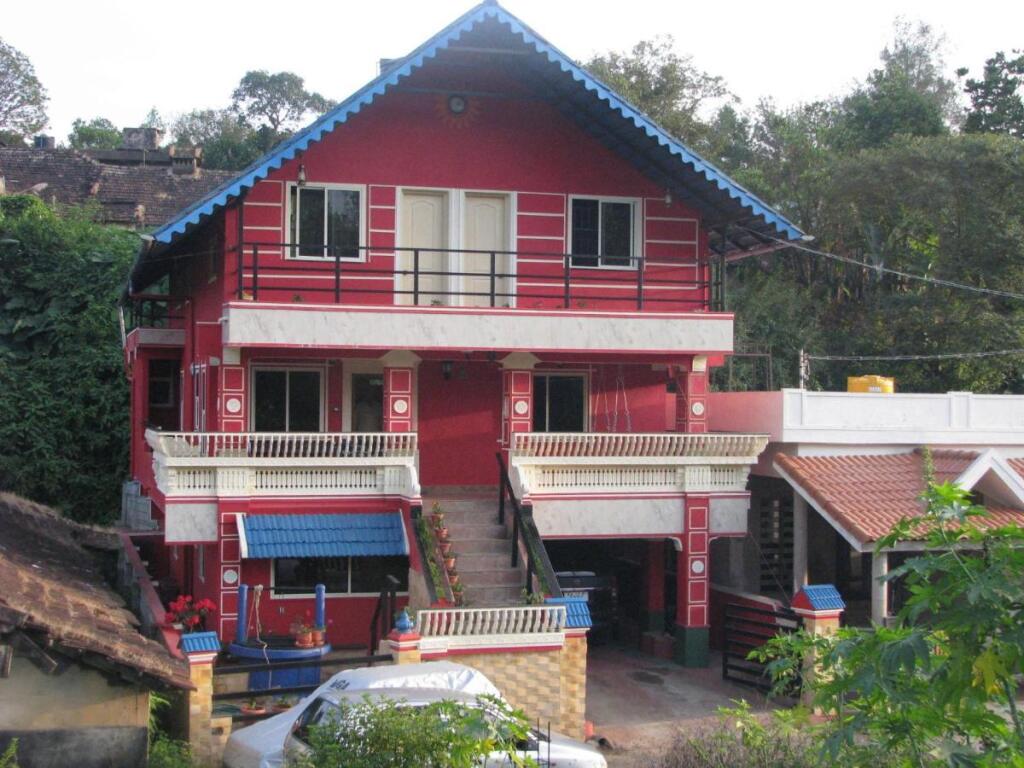 Мадикери: Vaishnavi Villa-Family Home In A Residential Area.