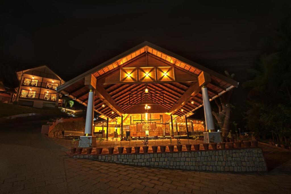 Перумал Ковил Пати: Au Revoir Wellness Resort, Malampuzha