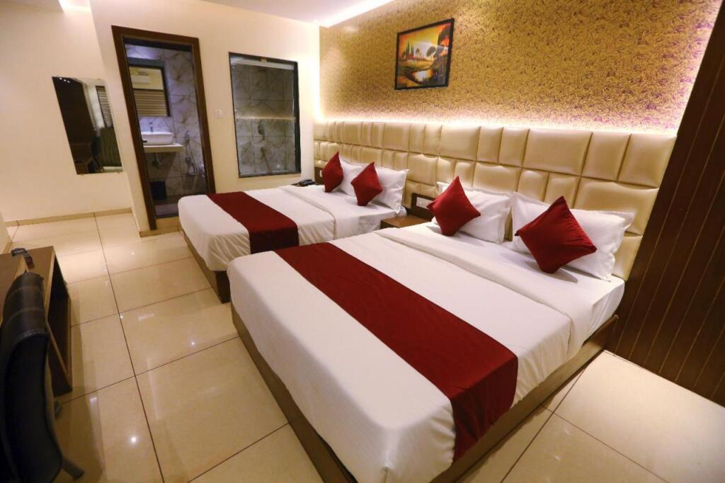 Тхане: Hotel Dwarka Residency