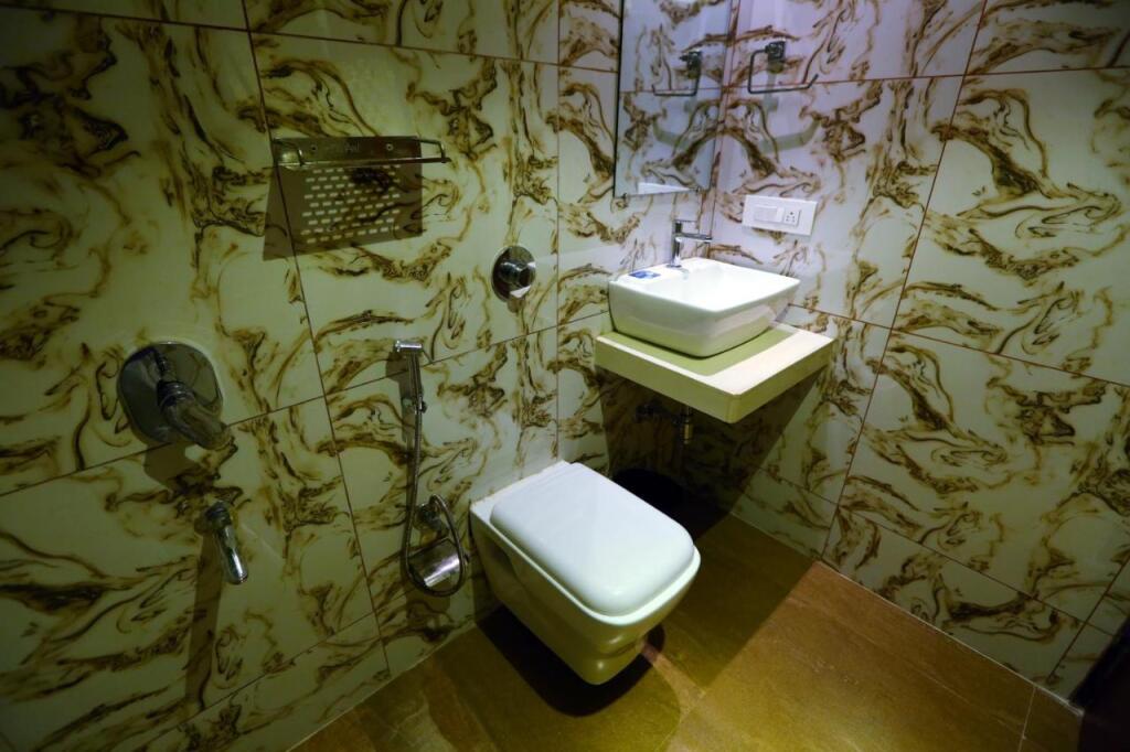 Тхане: Hotel Dwarka Residency
