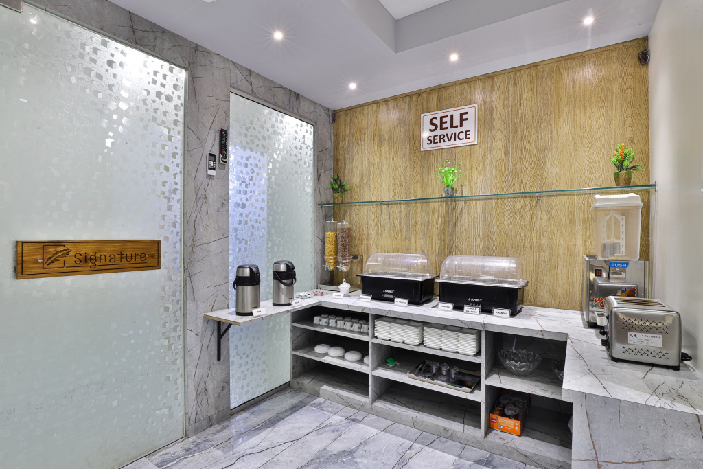 Сурат: Hotel Signature