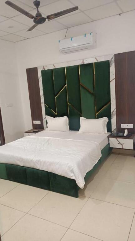 Лудхиана: Pop 700211 Hotel Jihaan Plaza