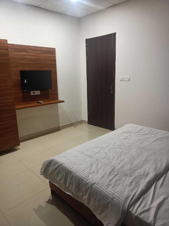 Лудхиана: Pop 700211 Hotel Jihaan Plaza