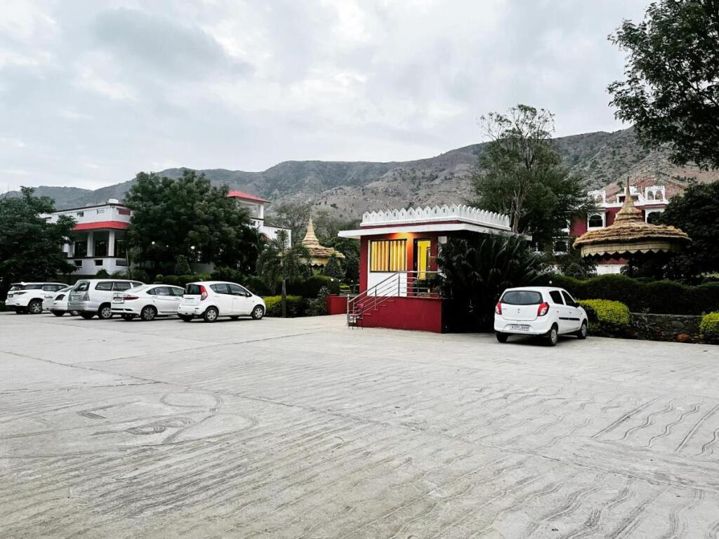Садри: The Lal Bagh Resort