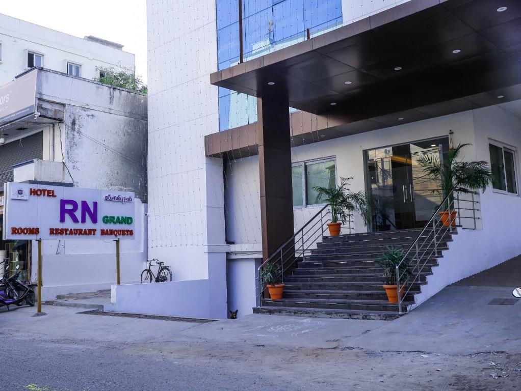 Виджаявада: Hotel RN Grand - Vijayawada