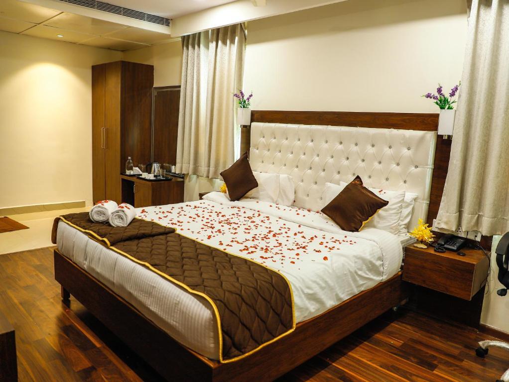 Виджаявада: Hotel RN Grand - Vijayawada