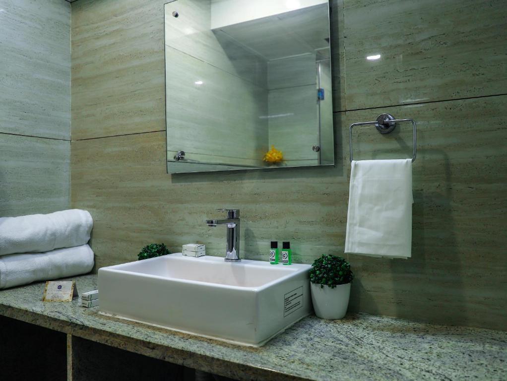 Виджаявада: Hotel RN Grand - Vijayawada