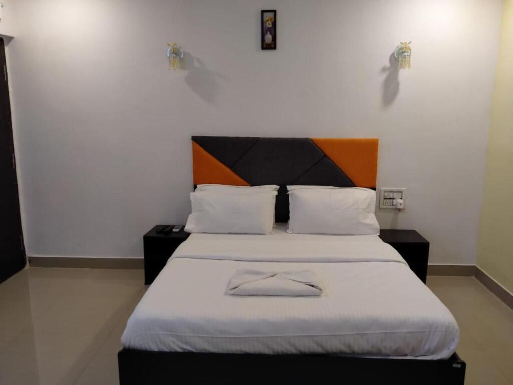Путтапартхи: Hotel RR Grand