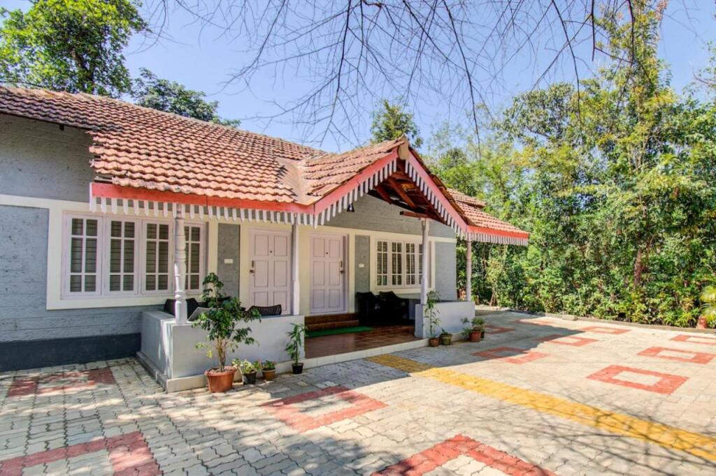 Мадикери: Whispering woods by Aura hospitality