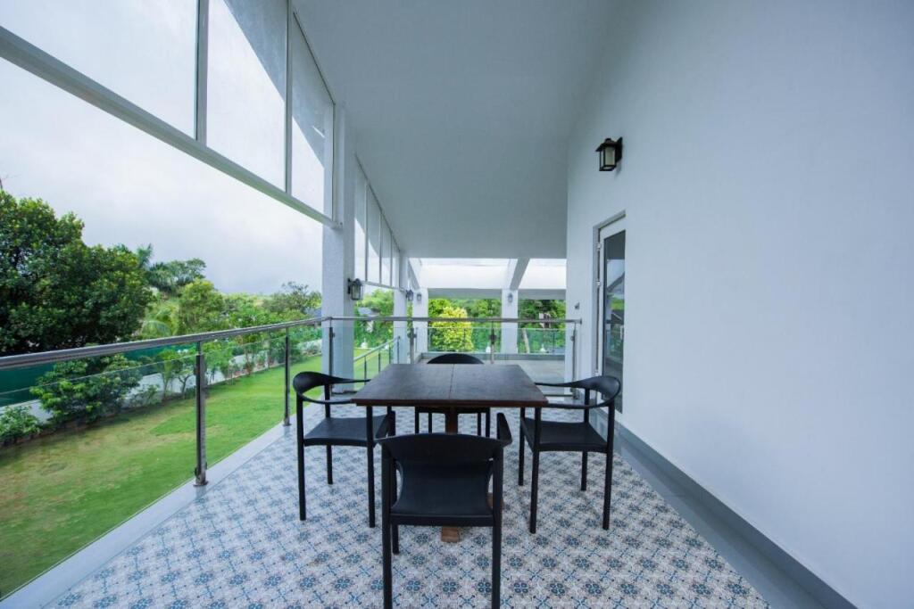 Лонавала: The Manor by Zuper Stays Lonavala