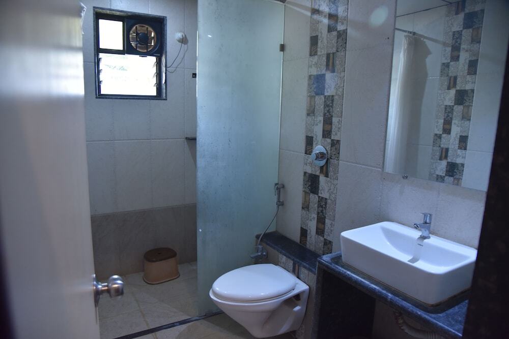Даполи: Laguna Beach Resort Murud