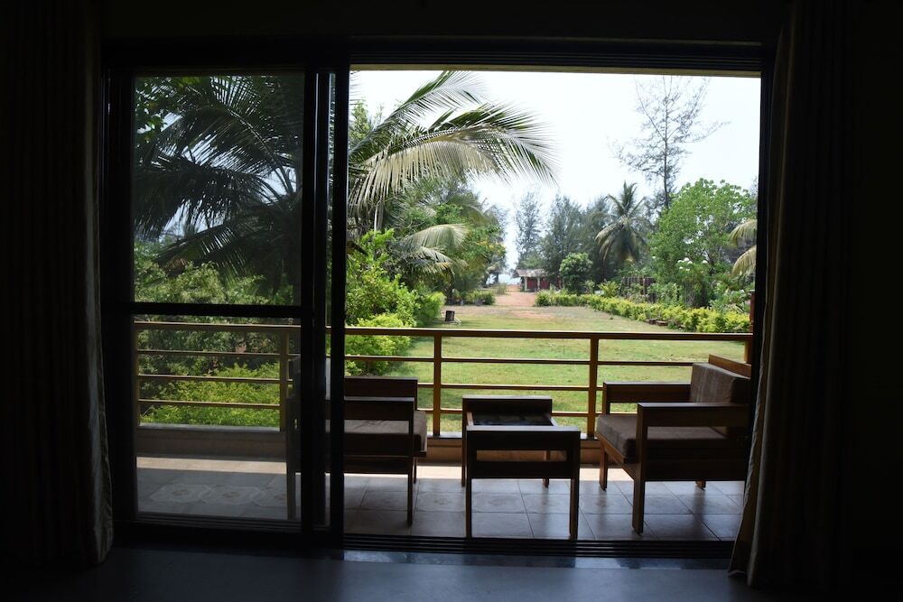 Даполи: Laguna Beach Resort Murud
