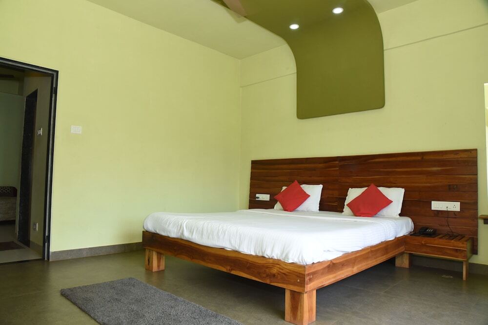 Даполи: Laguna Beach Resort Murud