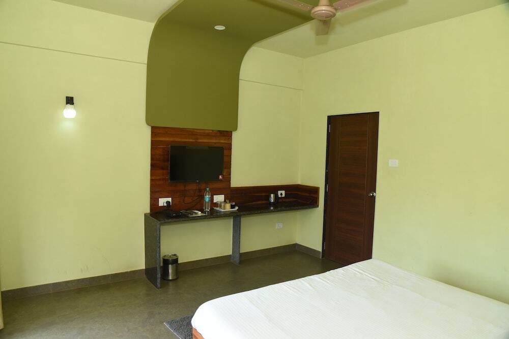 Даполи: Laguna Beach Resort Murud