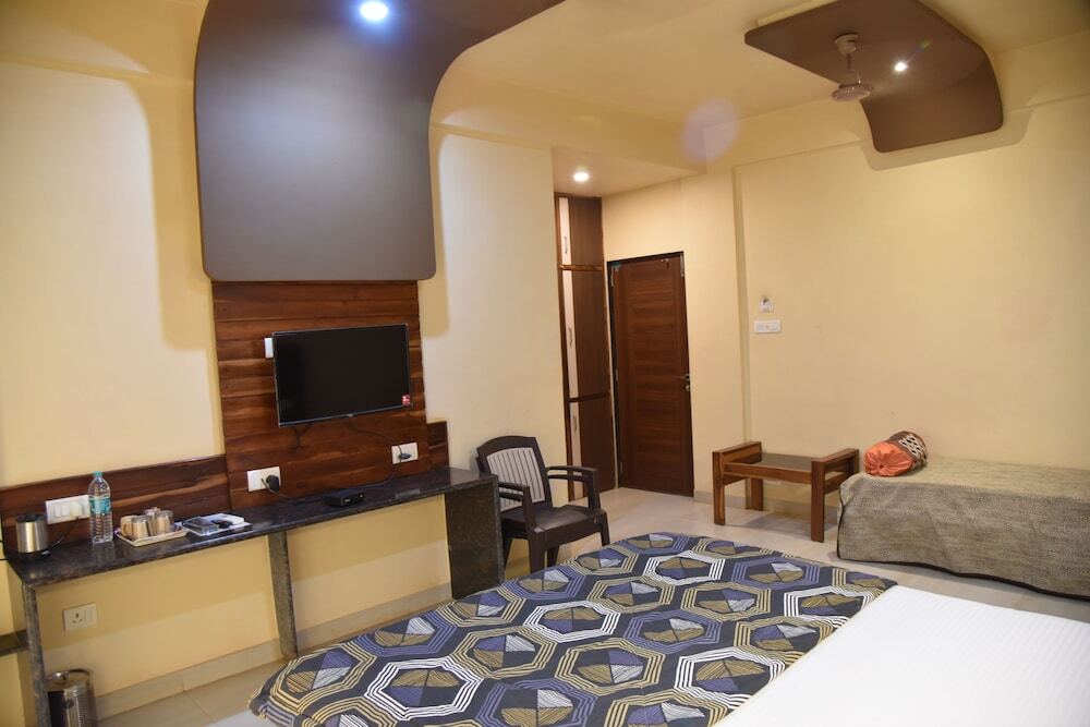 Даполи: Laguna Beach Resort Murud
