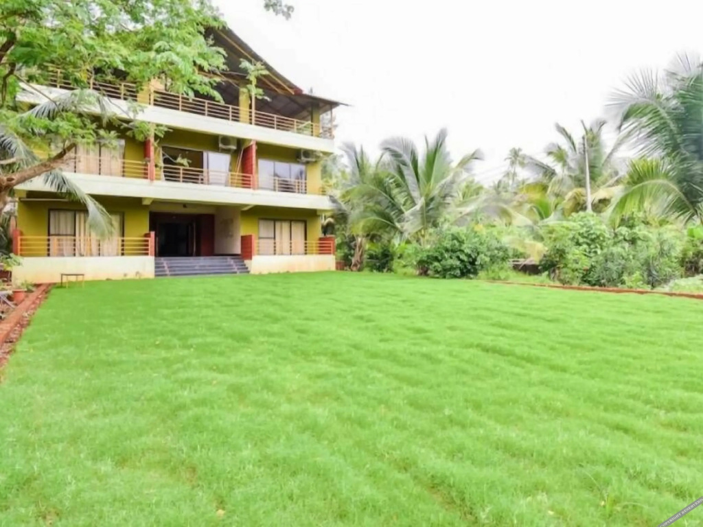 Даполи: Laguna Beach Resort Murud