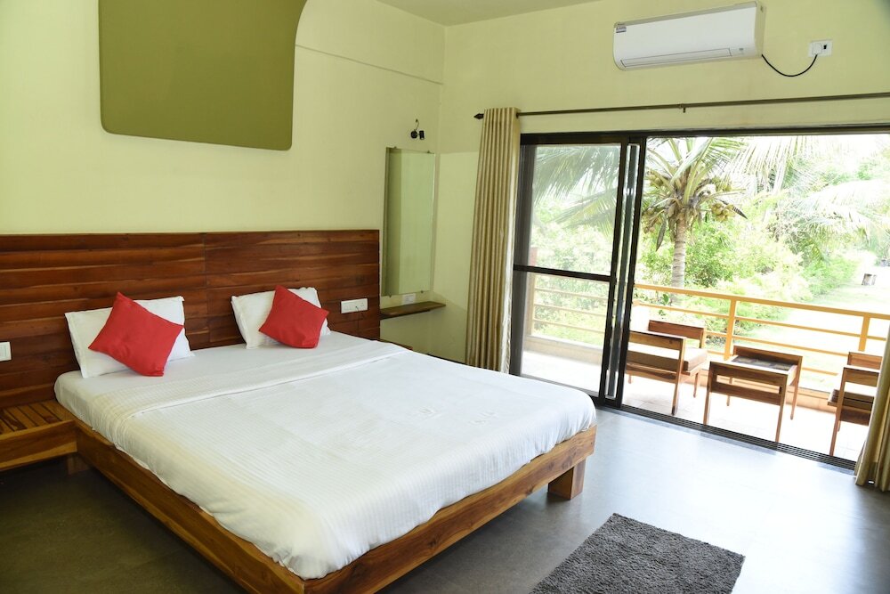 Даполи: Laguna Beach Resort Murud