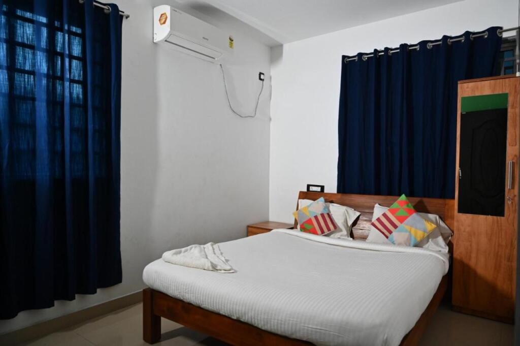 Ангамали: Airport Cochin Grand Residency , NEDUMBASSERY