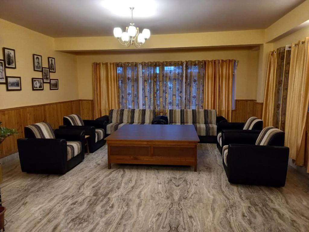 Пеллинг: Mann Serchhu Farmhouse, Pelling