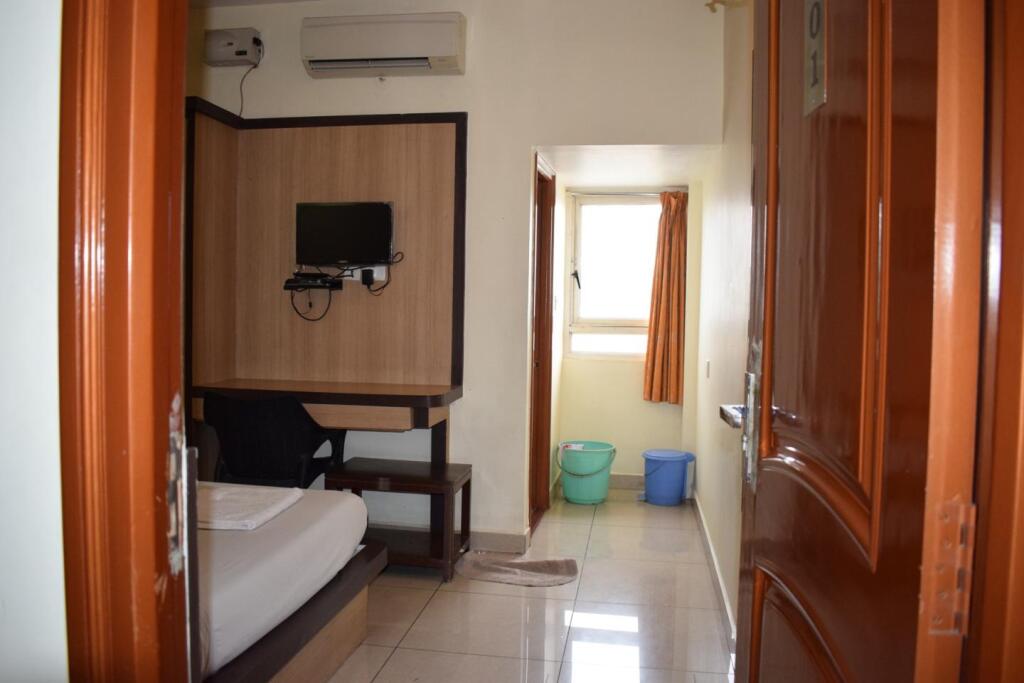 Treebo Golden Inn, 700 Mtrs From Promenade Beach — фото 3
