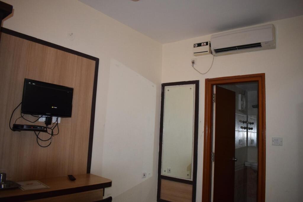 Treebo Golden Inn, 700 Mtrs From Promenade Beach — фото 4