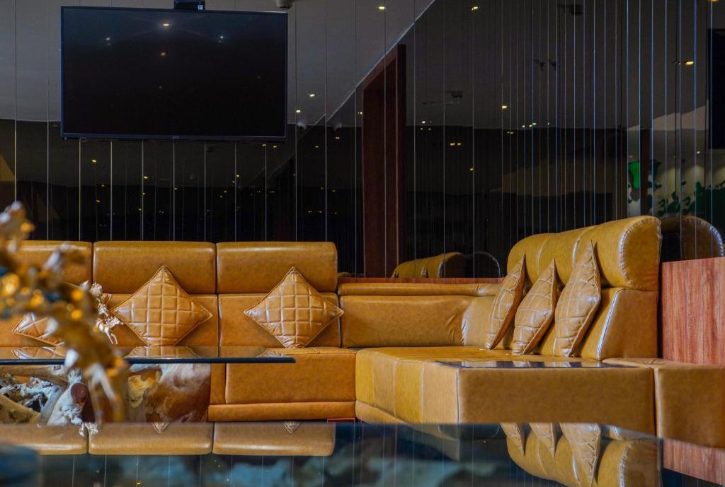 carousel image 4