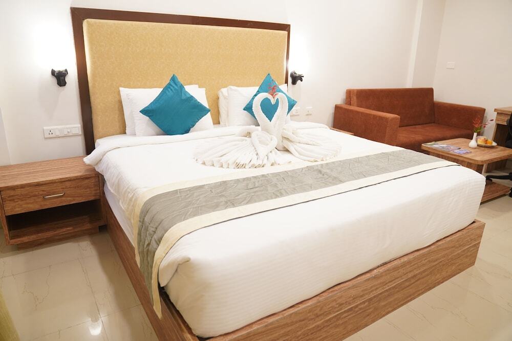 Пури: Seven Hills Hotels
