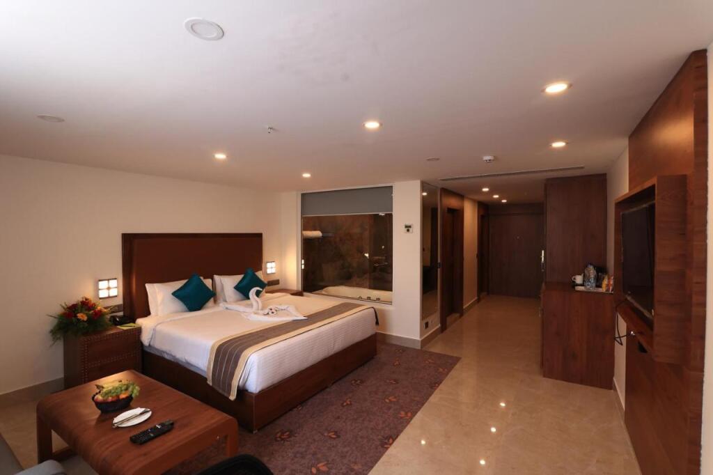 Пури: Seven Hills Hotels