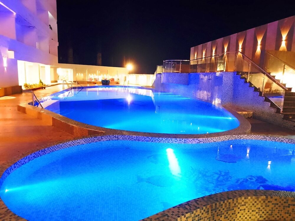 Пури: Seven Hills Hotels